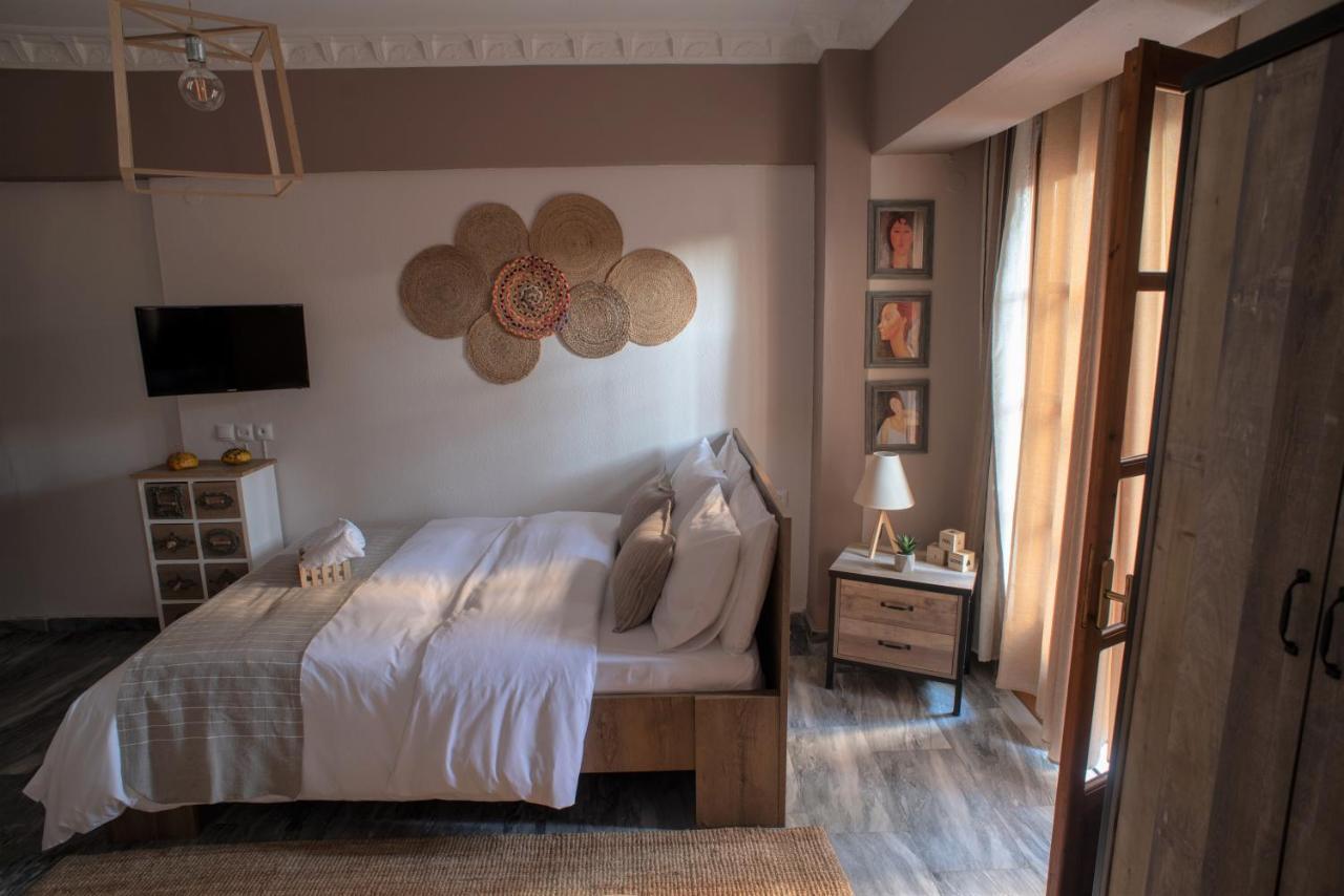 Cozy In Center With Private Parking! Apartment