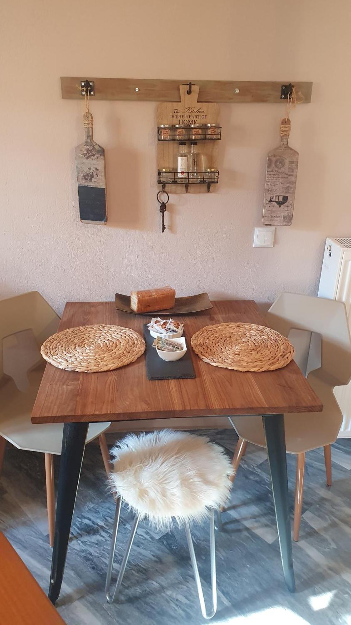 Apartment Cozy In Center With Private Parking! *