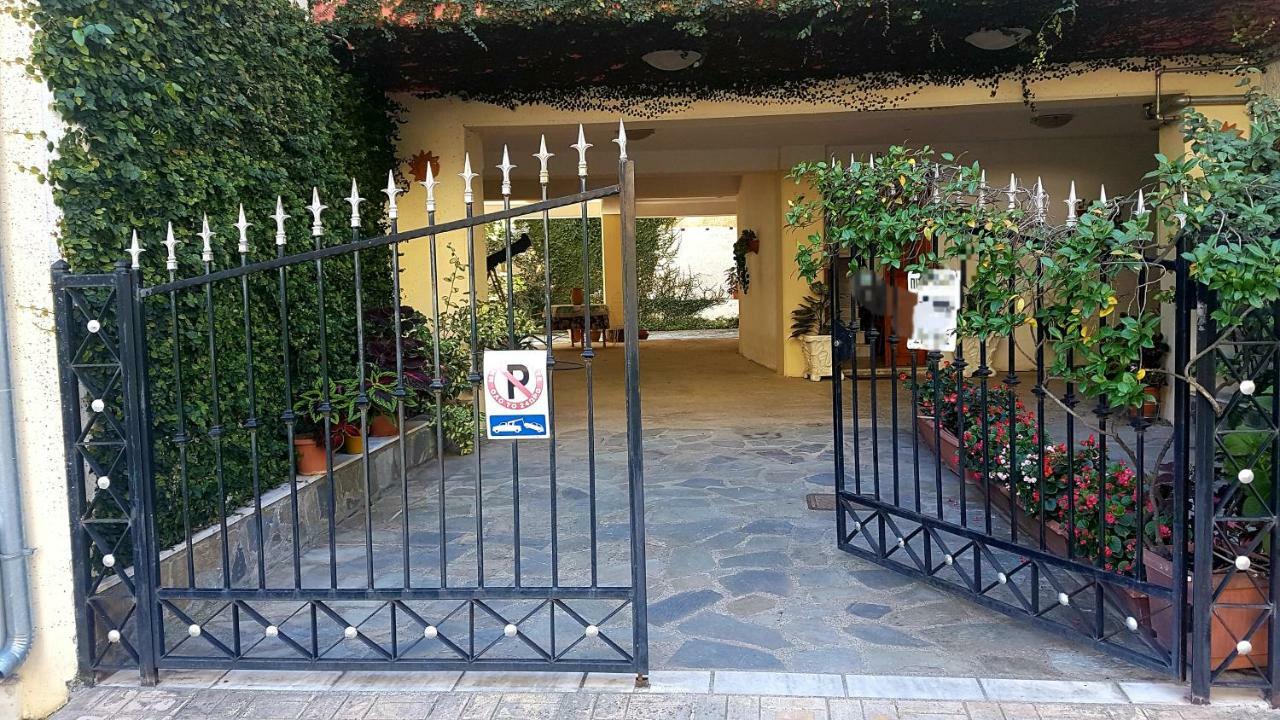 Cozy In Center With Private Parking! Apartment