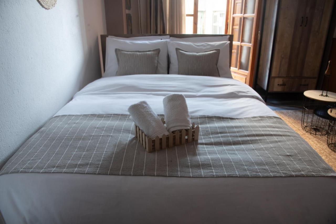 Cozy In Center With Private Parking! Apartment